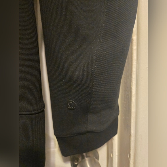 Lululemun Sojourn Jackets Men's Size L Color Black - Picture 10 of 10